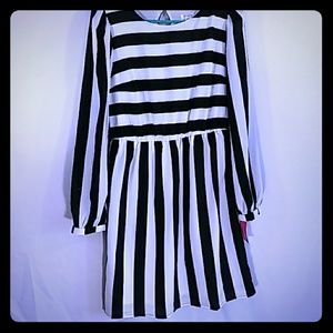 ✨NWT✨ Xhilaration Black & white striped dress